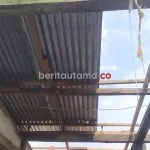Diterjang Hujan Angin, Puluhan Rumah di Gresik Rusak Parah