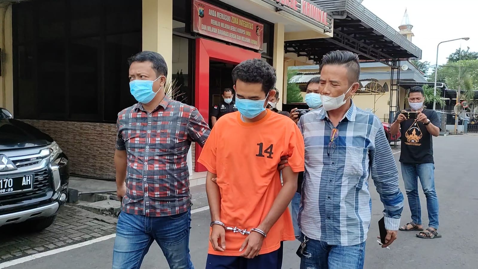 Usaha Merugi, Pengusaha Ban Bekas Bobol Brankas Minimarket, Tertangkap Dramatis di Mojokerto