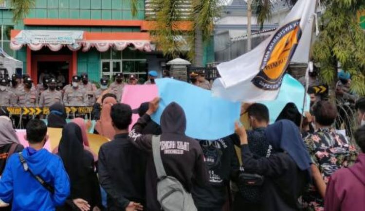 Kantor PT Sumekar Sumenep Digeruduk Himpass, Ini Sebabnya