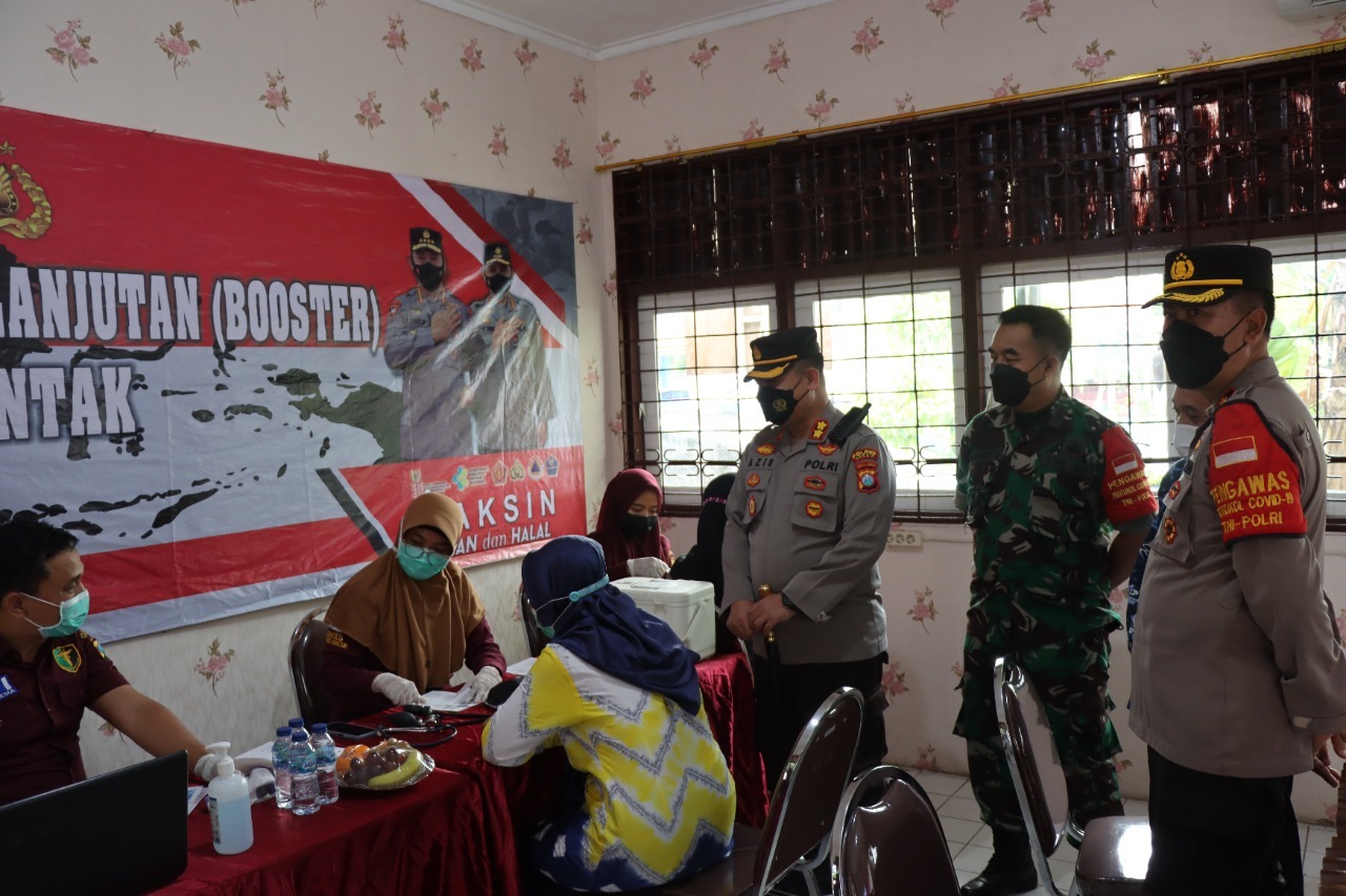 Kapolres Gresik Tinjau Vaksinasi di SLB Kemala Bhayangkari