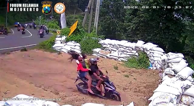 Lima Orang Luka Serius Usai Rem Blong di Jalur Ekstrem Gotekan Mojokerto
