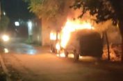 Diparkir di Pinggir Jalan, Dua Mobil di Sumenep Terbakar