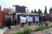 Geruduk Kantor Pemkab, Gempar Tagih 8 Janji Politik Bupati Sumenep