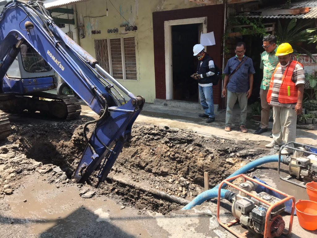 KERUK. Sekretaris Komisi III, Abdullah Hamdi dalam sidak proyek revitalisasi heritage,