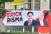 Dinilai Cek Ombak, Banner Konco Erick dan Risma Bertebaran di Surabaya