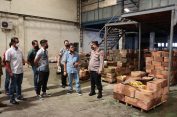 Kapolres Gresik Sidak Gudang Distributor Migor Produksi WINA