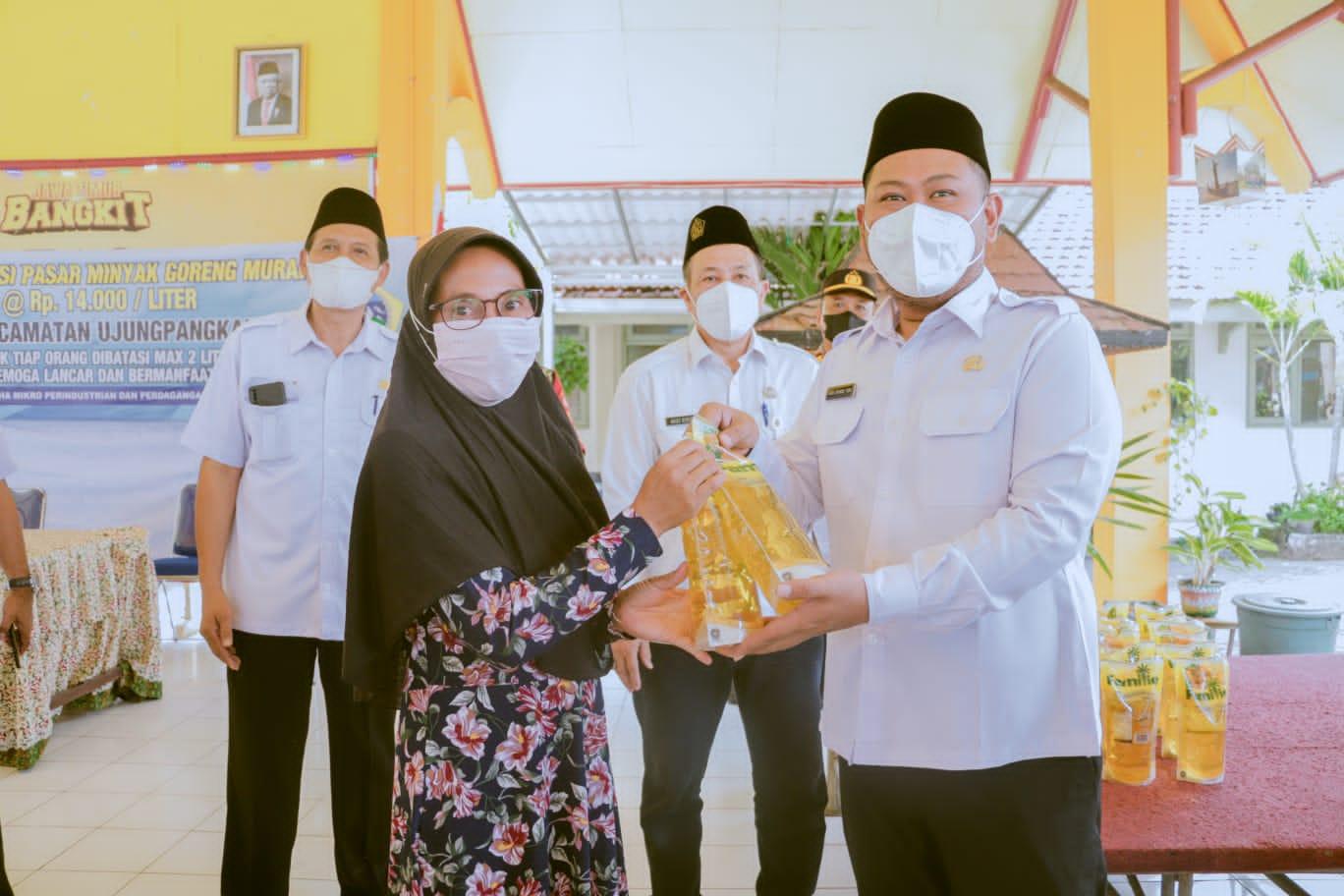 Bupati Gus Yani Pimpin Operasi Pasar Migor Murah Sasar Nelayan dan Petani