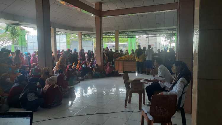 Warga Kecamatan Balen Antusias Sambut Operasi Migor Murah Pemkab Bojonegoro