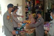 Antisipasi Kelangkaan Migor Jelang Ramadan, Kapolsek Margomulyo Polres Bojonegoro Cek Stok di Pasaran