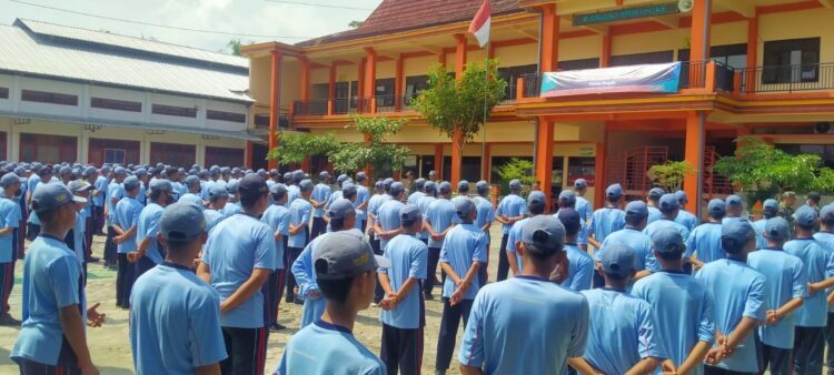 Tumbuhkan Kedisiplinan, Jajaran TNI Bojonegoro Gelar Pelatihan PBB untuk Siswa