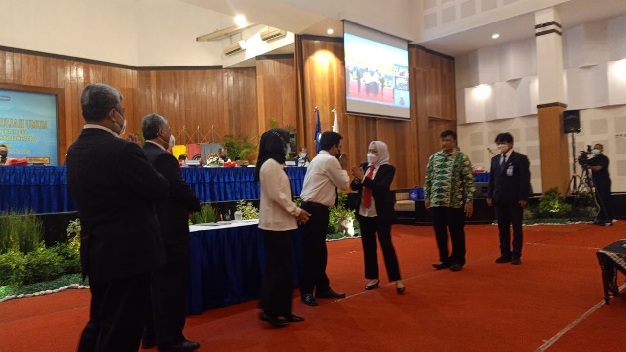 Bupati Anna Mu’awanah Raih Penghargaan Penyelenggara Beasiswa RPL Mendes PDTT