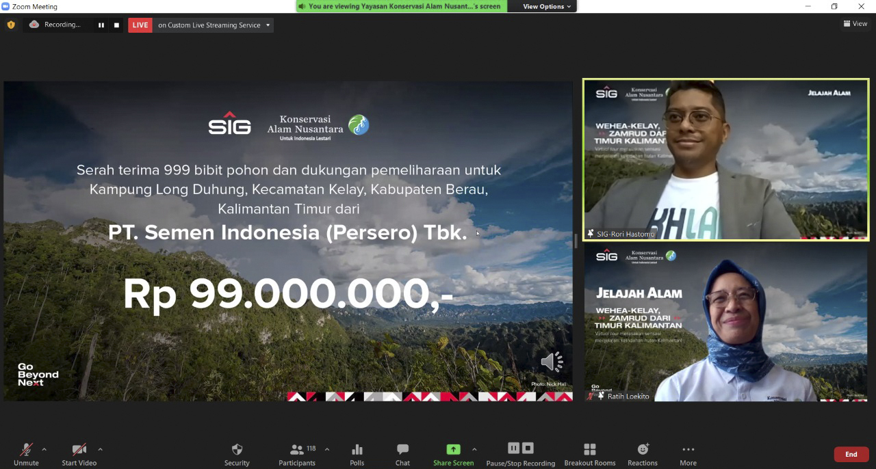 SIG Serahkan 999 Bibit Pohon di Hari Hutan Sedunia