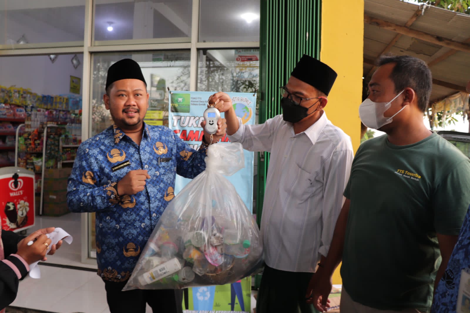 Bupati Gresik Kagum Inovasi Bayar Listrik dengan Sampah
