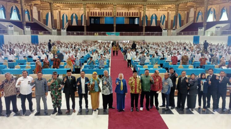 Menteri Desa PDTT Bersama Bupati Bojonegoro Resmikan Beasiswa Unesa 2022