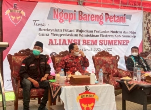 BEMSU Ngopi Bareng Petani di Sumenep, Bahas Kelangkaan Pupuk Bersubsidi