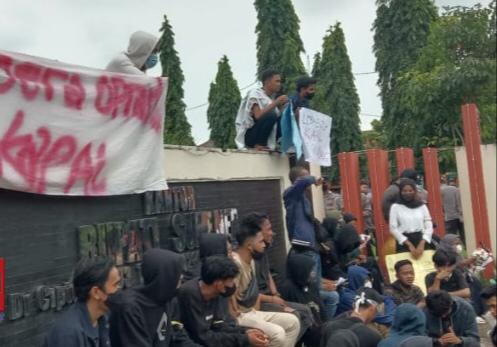 IMKS Geruduk Kantor Pemkab Sumenep, Ini Tuntutannya