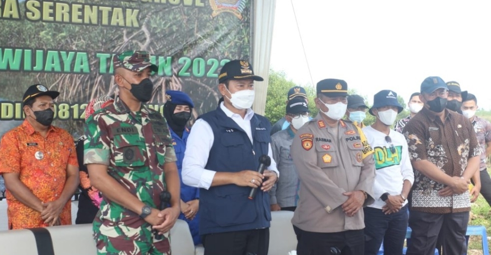 Perbaiki Ekosistem dan Konservasi Laut, Pemkab Lamongan Terus Tanam Mangrove