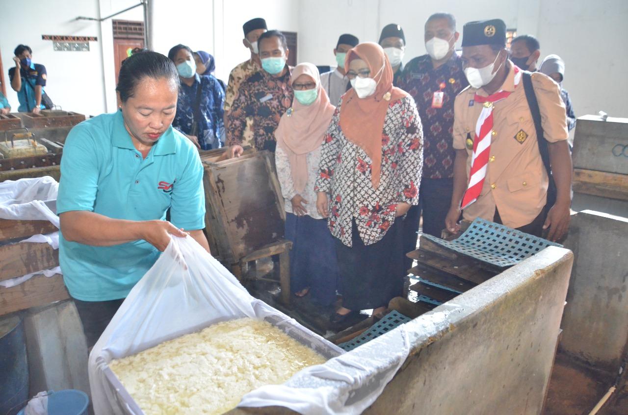 Imbas Pandemi Covid-19, Omzet UMKM Tahu dan Rotan Menganti Turun