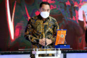 Terima Piagam, Wali Kota Surabaya Dinilai Berhasil Pulihkan Ekonomi di Tengah Pandemi