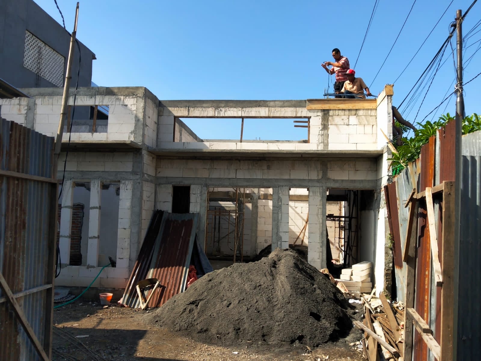 Kurang Perhatikan Keselamatan, Kuli Bangunan di Gresik Tewas Kesetrum