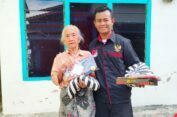 Peduli Sosial, LSM KPK Nusantara Sumenep Bagikan Puluhan Paket Bantuan