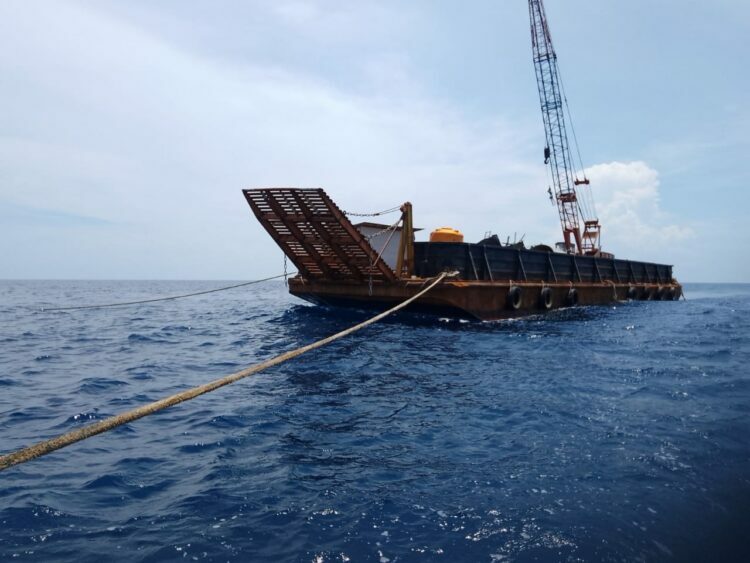 Ini Kabar Terbaru Kapal Tongkang Misterius yang Ditemukan Nelayan Sumenep