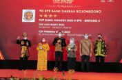 Bupati Anna Raih Penghargaan Top Pembina BUMD Awards 2022