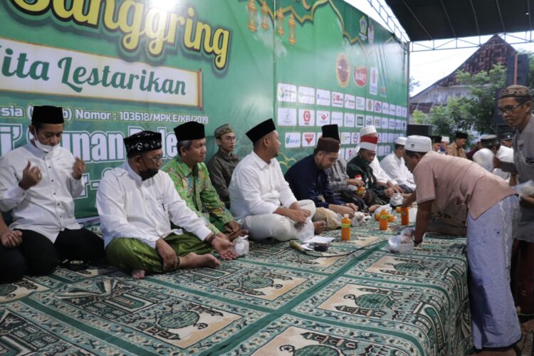 Kembali Meriah, Tradisi Sanggring Kolak Ayam Gumeno Tahun Ini Dihadiri Ribuan Orang