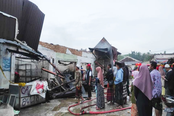 Pasar Lenteng Sumenep Terbakar, Empat Kios Ludes