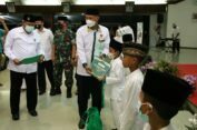 Kolaborasi, Baznas Bojonegoro dan Jatim Serahkan 1.000 Paket Santunan untuk Anak Yatim