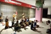 Tularkan Semangat Berkesenian, Seniman di Tlogopojok Gresik Gelar Latihan Musikalisasi Puisi Bersama Kaum Muda