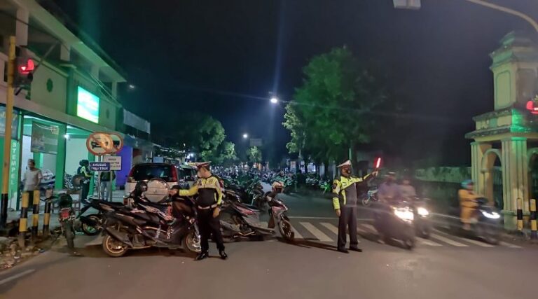 Amankan Pelaksanaan Salat Tarawih, Polres Sumenep Kerahkan Ratusan Personel Jaga Masjid dan Musala