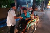PWI Gresik Santuni Yatim dan Abang Becak