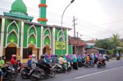 Berlomba Kebaikan, Perempuan Bangsa Bagi-bagi Takjil