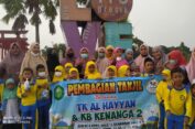 Tanamkan Kepedulian Sejak Dini, Siswa TK dan KB di Gresik Diajak Bagi-bagi Takjil