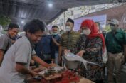 Sahur Bersama Kepala OPD, Gubernur Khofifah Borong Bandeng Kawak Gresik