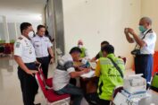 Dishub Gresik Tes Urine Sopir Bus Bawa Pemudik