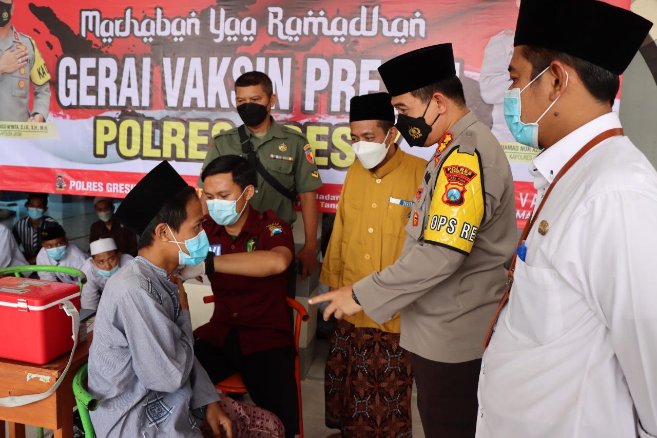 Polres Gresik Vaksinasi Booster Ratusan Santri Ponpes Al-Ibrohimi