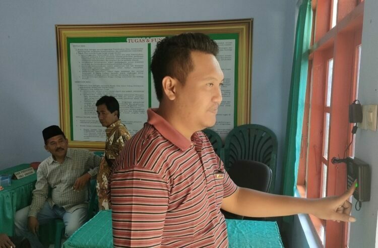 Pemdes Pancor Sumenep Terapkan Presensi Sidik Jari