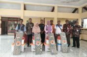 BPBD Sumenep Salurkan Sembako kepada Korban Kebakaran Pasar Gayam