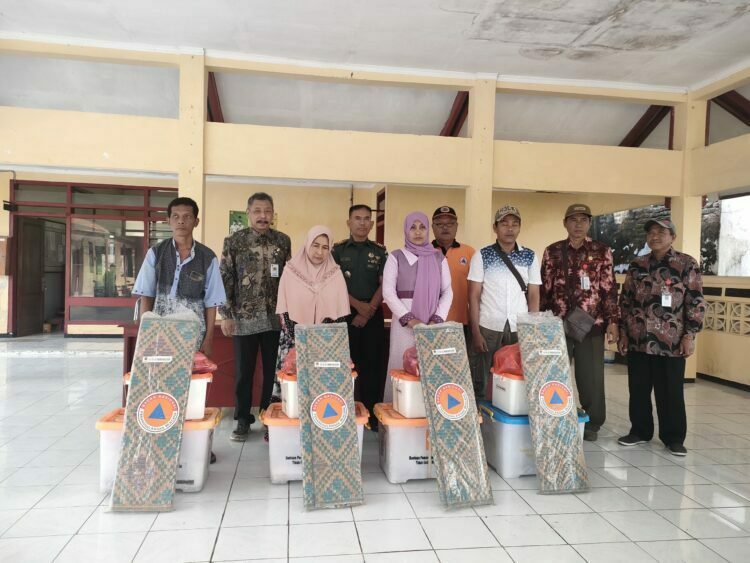 BPBD Sumenep Salurkan Sembako kepada Korban Kebakaran Pasar Gayam