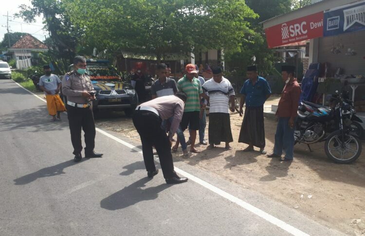 Hendak Menyeberang, Nenek di Sumenep Tewas Ditabrak