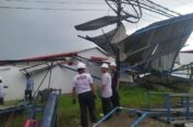 Puting Beliung Menerjang di Gresik, Atap Bangunan Pabrik dan Warung Jebol