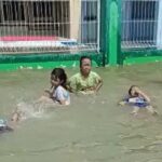 Di Gresik, Banjir Rob Genangi Pemukiman Warga Desa Banyuwangi