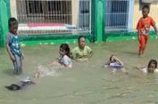Di Gresik, Banjir Rob Genangi Pemukiman Warga Desa Banyuwangi