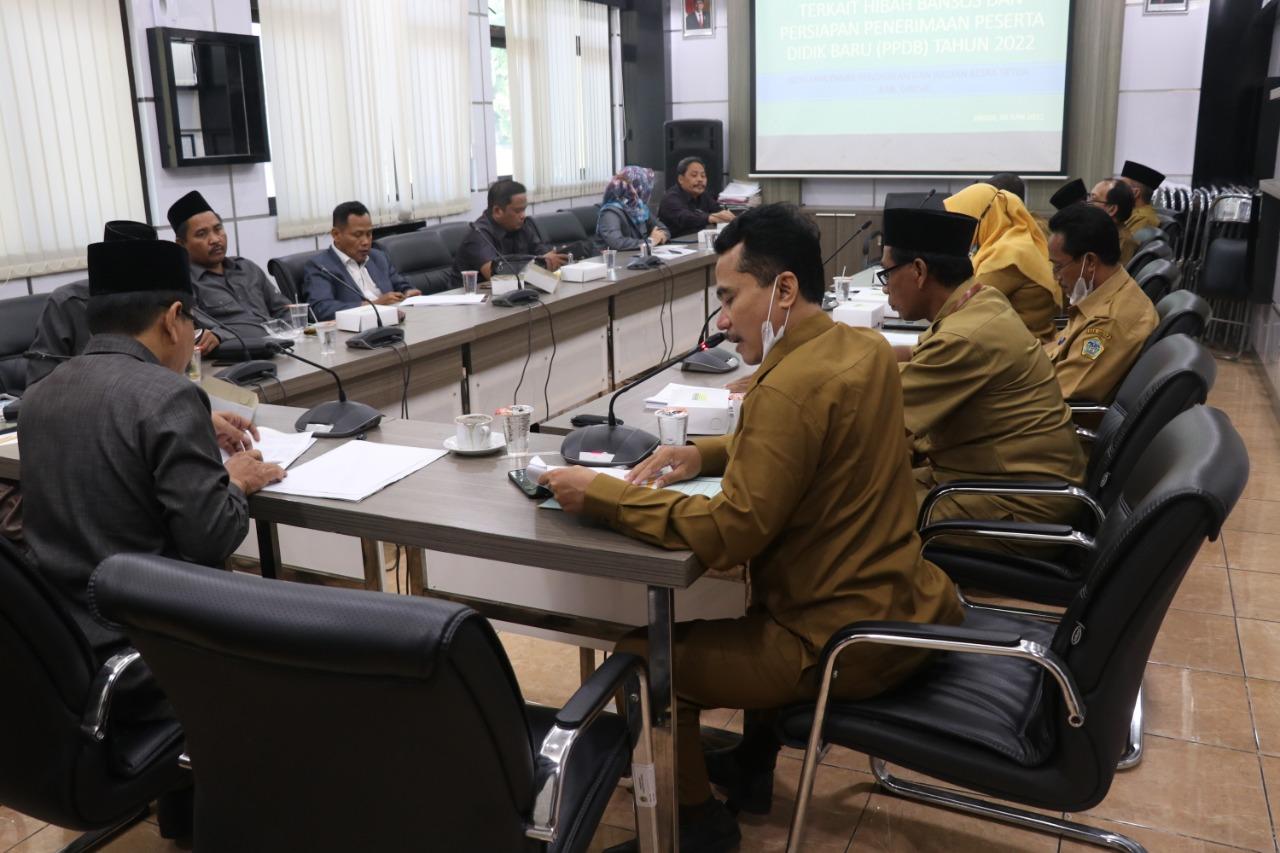 DPRD-Disdik Gegeran Hibah Pendidikan Diberikan Bentuk Barang dan Uang