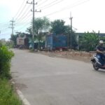 Petugas Gabungan Robohkan Paksa Bangli Mokong di Menganti