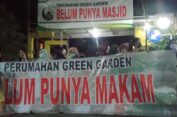 Penghuni Unjukrasa, Perumahan Elit di Gresik Tak Ada Masjid dan Tanah Makam