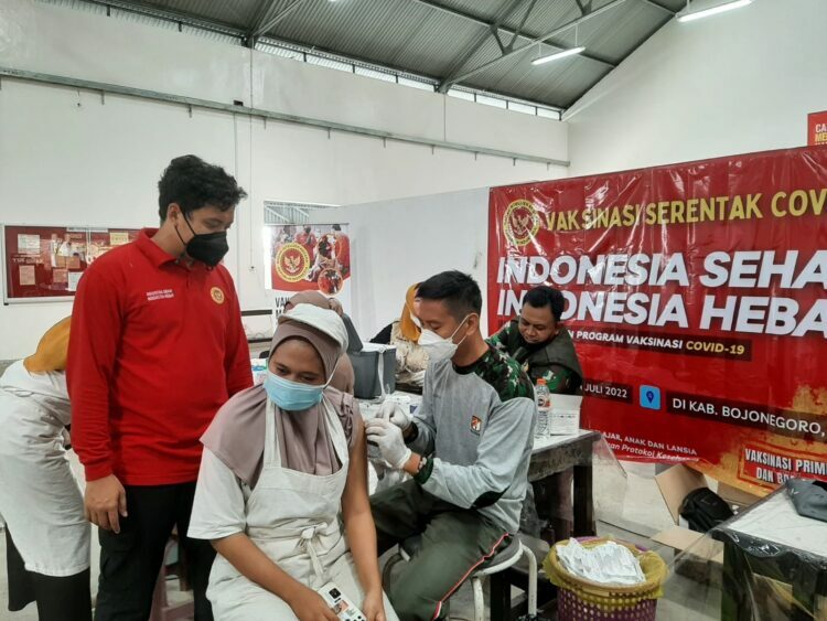 Binda Jatim Wilayah Bojonegoro Gelar Vaksinasi Massal di PT Panja Surya Mitra