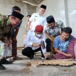 Bupati Sumenep Tinjau Pelaku Seni Ukir di Desa Karduluk Pragaan